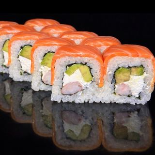 Рол Філадельфія з лососем LUX