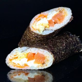 Суші шаурма з лососем (300г)