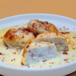 Сирники в пармезаному соусі