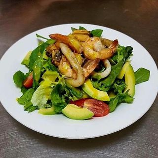 Салат з морепродуктами     (   220 гр )