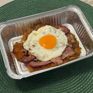 Шніцель з беконом та смаженим яйцем (350г)