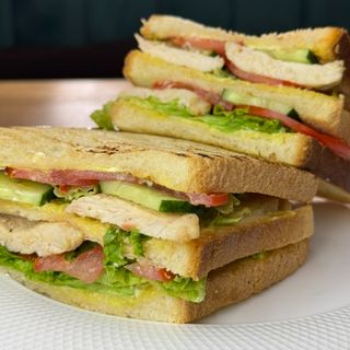 Великий Сендвіч Цезар з Куркою (380г)