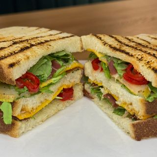 Великий Сендвіч з хамоном та грушею (300г)