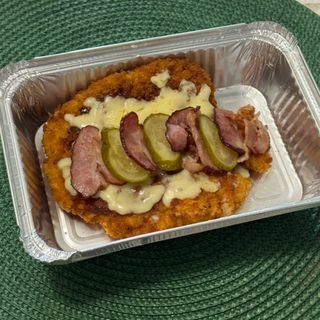 Шніцель з беконом та солоним огірком (290г)