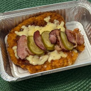 Шніцель з беконом та солоним огірком (290г)