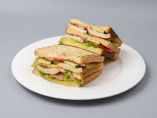 Великий Сендвіч Цезар з Куркою (380г)