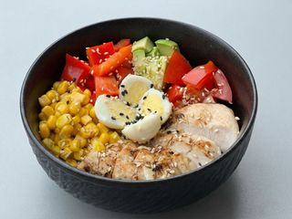 Боул з куркою та овочами (330г)