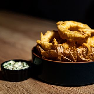 Цибулеві кільця з соусом тар-тар  (200г)