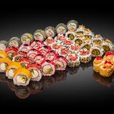 Сет Бенто бокс 1,4 кг+рол у подарунок