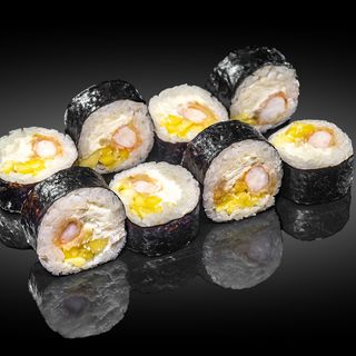 Футомак з креветкою в темпурі та манго