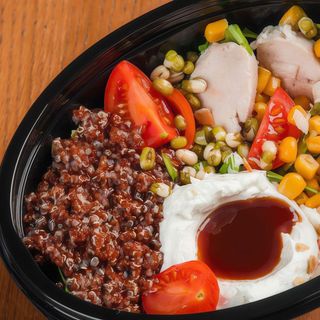 Салат з куркою BBQ