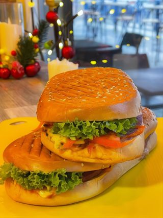 Паніні з котлетою Max Burger 