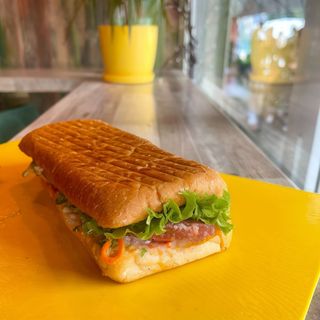 Паніні з салямі 