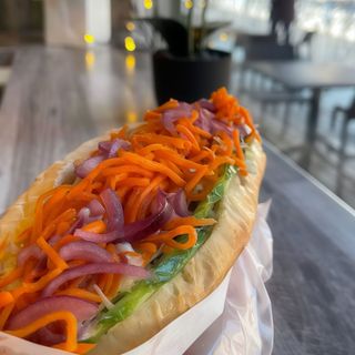 Класичний з МОЛОЧНОЮ СОСИСКОЮ