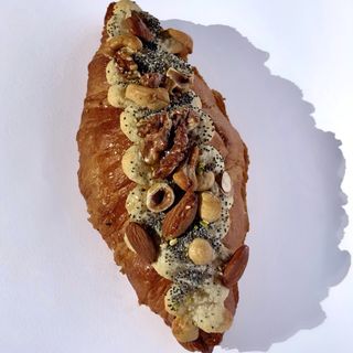 Горіховий круасан (140г)