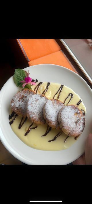 Сирники з вершковим соусом (200г)