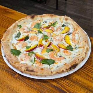 Піца з креветками та хурмою (770 грам)