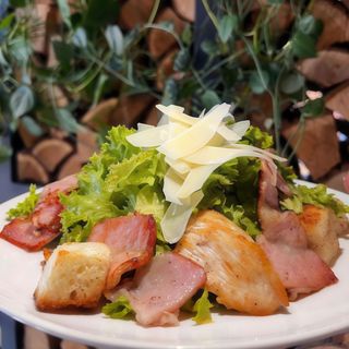 Салат Цезар  (220 гр)