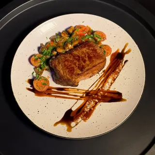 Стейк Рібай із соусом BBQ і обсмаженими овочами у вершковому соусі (250/110/30г)