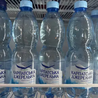 Вода не газована 0.5 з холодильника