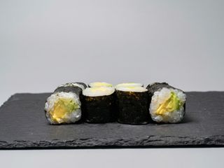 Макі рол з авокадо (110г)
