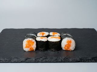 Макі рол з лососем (110г)