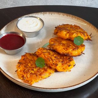 Оладки гарбузові з вишневим конфі (300г)