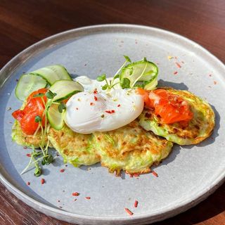 Оладки з цукіні та сьомгою (300г)