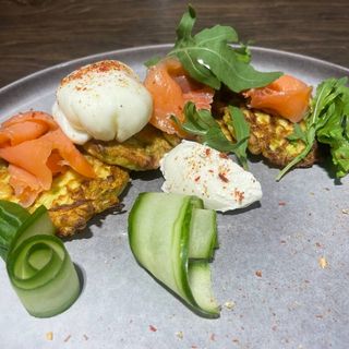 Оладки кабачкові з лососем (320 гр)