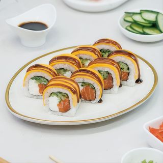 Сирний рол з лососем (280г)