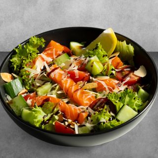 Cалат з лососем та мигдалем (220г)