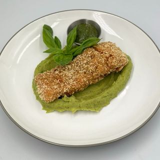 Товстолоб у панко з пюре песто (300)