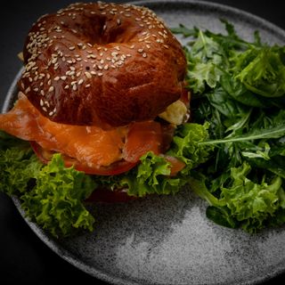 Бейгл з лососем