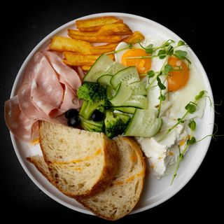 Сніданок з мортаделлою