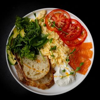 Сніданок з лососем