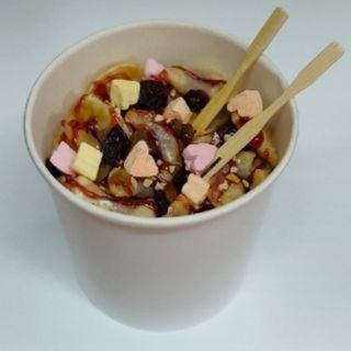 Смажені варенички з курагою, родзинками та грецькими горіхами