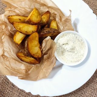 Картопля по-селянськи, соус Трюфельний, майонез (200/50г)