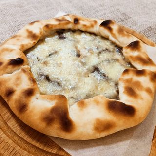 Хачапурі авторський з телятиною та сиром 0,400