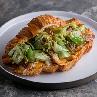 Гарячий Круасан з запеченою куркою (300г)