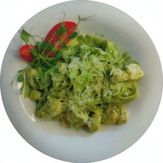 Паста з куркою та шпінатом