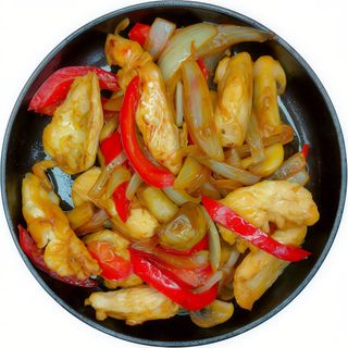 Горяча курка з овочами