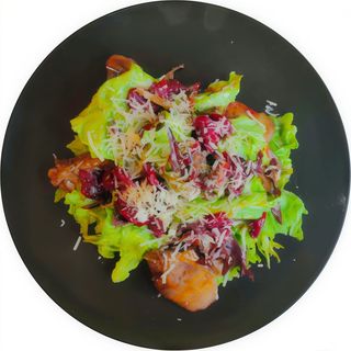 Теплий салат із телятиною