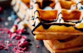 Віденські вафлі з малиновоим топінгом (150г)