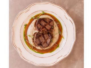 Медальйони з телятини та картопляно-трюфельним пюре (345g)