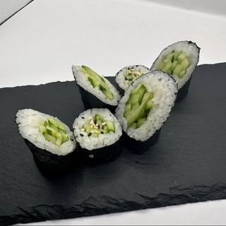 Макі з огірком