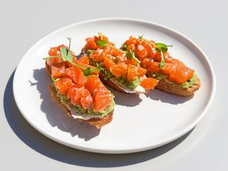 Брускета з рибою (200г)