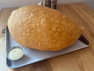 Чебурек з індичкою та моцарелою (260/30г)