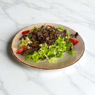 Зелений салат з обсмаженою телятиною (285г)