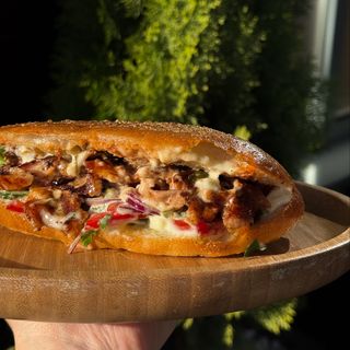 Донер у булці з куркою (450г)