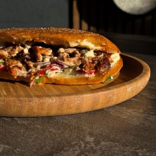 Донер у булці подвійний з куркою (500г)